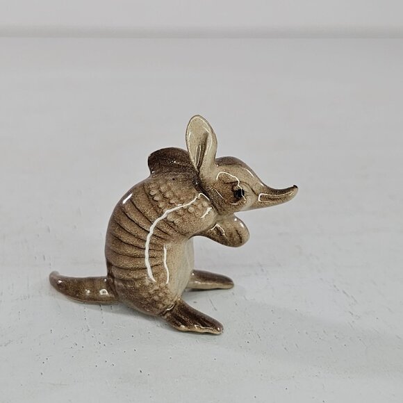Hagen Renaker Armadillo Mom Miniature Figurine - Picture 4 of 8